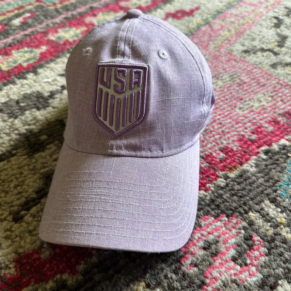 World Cup ready!! New Era Purple USA soccer Logo Cap